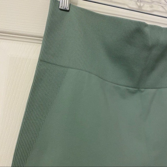 JOY LAB High-Waisted Seamless 7/8 Capri Leggings - Picture 4 of 10